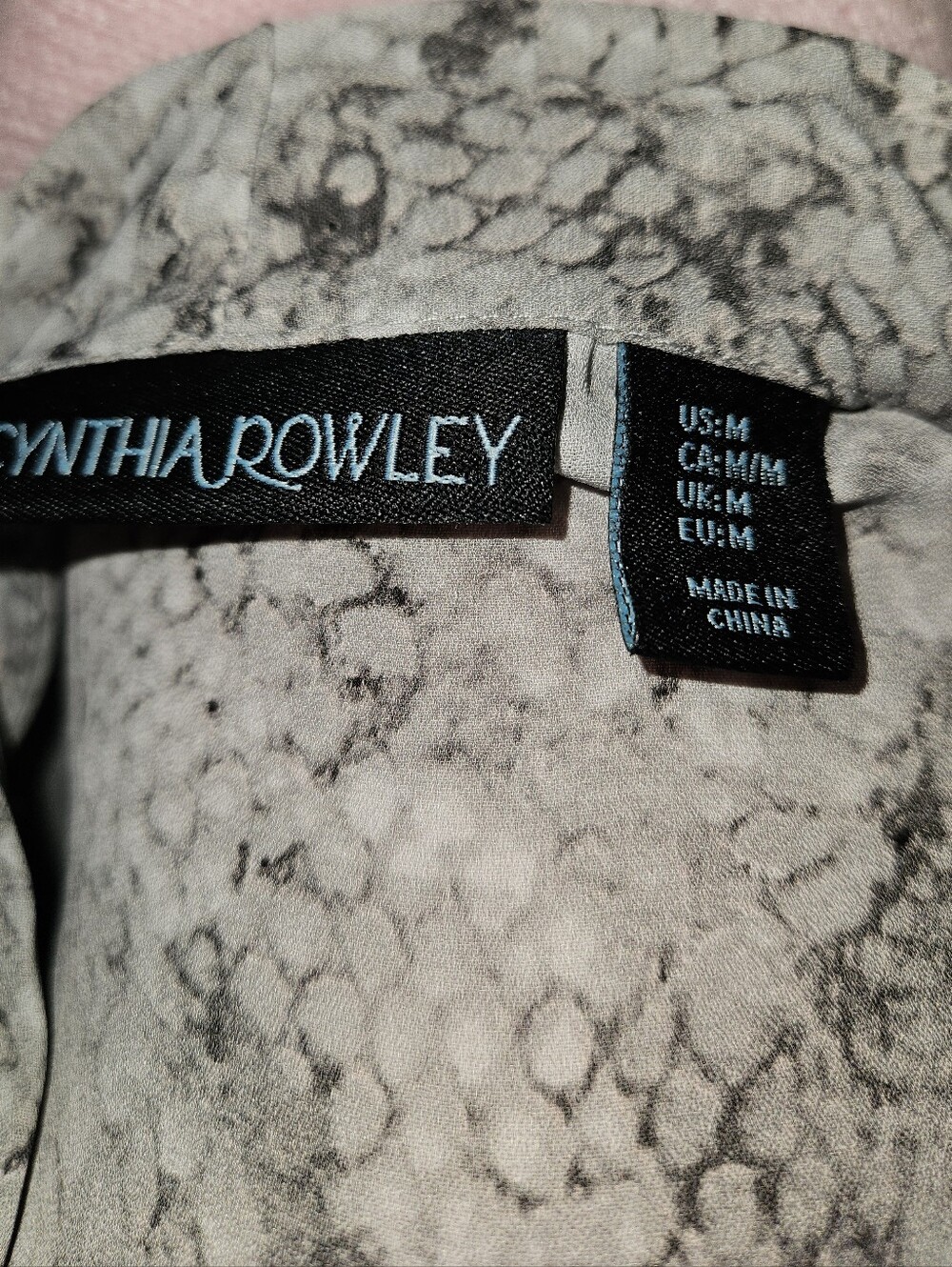Cynthia Rowley Medium Grey & Black Snakeskin Print Sleeveless V-Neck Top - Picture 5 of 5